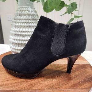 Bandolino Suede Black Ankle Boots. Size 8
